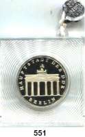 Deutsche Demokratische Republik,  5 Mark 1989.  Brandenburger Tor.  In Kapsel mit Plombe 