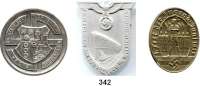Orden, Ehrenzeichen, Militaria, Zeitgeschichte,Zeitgeschichte  -  Militaria  Drittes Reich,  LOT. von drei Veranstaltungsabzeichen (jeweils einseitig mit rücks. Nadel).  1. Fest der Jugend Juni 1933; Der Führer am 1. April 1939 in Wilhelmshaven und Baustein für das Kinderheim Kreis Greifenhagen.