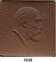 MEDAILLEN AUS PORZELLAN,Staatliche Porzellan-Manufaktur MEISSEN Dresden 1954/59 braun.  Technische Hochschule - Für ausgezeichnete Studienleistungen.  Hubert-Engels-Medaille (höchste Auszeichnung der Fachrichtung Wasserbau der Fakultät für Bauwesen).  W. 3129.  (Gesamtauflage 23 Exemplare.).  150 x 150 mm.