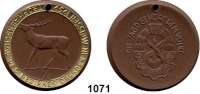 MEDAILLEN AUS PORZELLAN,Staatliche Porzellan-Manufaktur MEISSEN Meissen 1959 braun und braun, Schriftband der Vs. gold.  Trophäenschau der Gesellschaft für Sport und Technik.  Scheuch 2145.a und c.  Weigelt 3352.  LOT. 2 Stück.