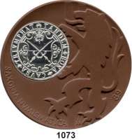 MEDAILLEN AUS PORZELLAN,Staatliche Porzellan-Manufaktur MEISSEN Meissen 1989 braun mit eingeklebter versilberter Medaille.  BFA Numismatik Dresden 