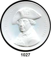 MEDAILLEN AUS PORZELLAN,Staatliche Porzellan-Manufaktur MEISSEN Berlin 1991 weiß.  Galerie-Verlag.  Friedrich II. von Preußen.  Weigelt 10006.  (Auflage 120 Exemplare).  102 mm.