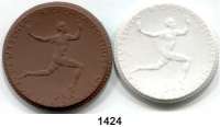 P O R Z E L L A N M Ü N Z E N,SPENDENMÜNZEN VON VERBÄNDEN UND VEREINEN Berlin Ohne Wertangabe o.J. (1921) braun und weiß.  Gipsform.   Deutscher Reichsausschuss für Leibesübungen.  LOT. 2 Stück..