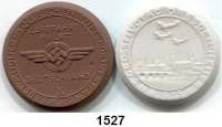 MEDAILLEN AUS PORZELLAN,Staatliche Porzellan-Manufaktur MEISSEN Dresden 1935 braun und weiß.  N. S. Großflugtag Dresden-Heller.  LOT. 2 Stück.