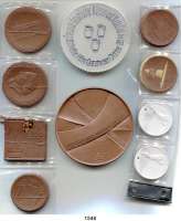 MEDAILLEN AUS PORZELLAN,Staatliche Porzellan-Manufaktur MEISSEN L O T S      L O T S      L O T S Scheuch 699.d; 767.a; 801.k; 2149.a; 2284.a(2); Beyer 12617.2(2); 12633.1 (Auflage 50 Exemplare) und Keramikplakette Höhr-Grenzhausen, 20. Treffen Freunde Keramischer Münzen und Medaillen 2014 (77 mm).  LOT. 10 Stück.