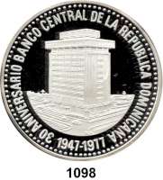 AUSLÄNDISCHE MÜNZEN,Dominikanische Republik  30 Pesos 1977.  30 Jahre Zentralbank.  Schön 34.  KM 46.