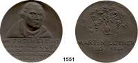 MEDAILLEN AUS PORZELLAN,Andere Hersteller  Braune Medaille o.J. (95 mm, Signiert IS).  Martin Luther.  Brustbild, DIE FREIHEIT IST DAS EINZIGE GUT WELCHES SICH DURCH NICHTGEBRAUCH ABNÜTZT. /  Stil. Traubenbaum, darunter MARTIN LUTHER 1483-1546.