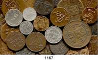 AUSLÄNDISCHE MÜNZEN,Niederlande LOTS     LOTS     LOTS LOT. von 44 Kleinmünzen (39x Kupfer und 5x Silber) 18. bis 20. Jahrhundert.  Meist VOC (Ostindische Kompanie), Batavische Republik und Niederl. Indien.  Auf einem Münzschuber.