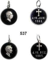 Deutsche Münzen und Medaillen,Sachsen Albert 1873 - 1902 LOT. 2 Miniaturmedaillen (jeweils mit Öse und Ring).  Auf seinen Tod und auf den Tod seiner Gemahlin Carola.  Silber, schwarze Emaille.  18 mm.