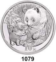 AUSLÄNDISCHE MÜNZEN,China Volksrepublik seit 1949 10 Yuan 2005 (Silberunze).  Sitzender Panda mit stehendem Jungtier.  Schön 1467.  KM 1589.  In Kapsel.