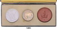 P O R Z E L L A N M Ü N Z E N,Spendenmünzen mit Talerbezeichnung Berlin Deutscher Not- und Schmachtaler o.J.(1922) braun und weiß.  Im Originaletui mit versilberter Medaille 