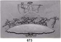 M E D A I L L E N,Eisenkunstguß  Einseitige Plakette 1927 (Heinrich Moshage bei Lauchhammer) zu Weihnachten: Die Jagd nach dem Glück. Über dem angedeuteten Erdball, Menschenmenge nach rechts, die schwebende Fortuna verfolgend, darüber der Sensenmann.  90/145 mm.  211,8 g.  Nicht geschwärzt.  Lauchhammer Bildguß 1933, S. 261.