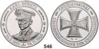 M E D A I L L E N,Weltkrieg Feinsilbermedaille 1980. Großadmiral Karl Dönitz. Auf seinen Tod. Brustbild mit Mütze nach links. / Eisernes Kreuz mit Anker. 40 mm. 31 g.