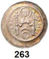 Deutsche Münzen und Medaillen,Magdeburg, Erzbistum Albrecht I. von Käfernburg 1205 - 1232 Brakteat.  0,7 g.  Hüftbild des Hl. Moritz mit Kreuzstab und Fahne, unten Kopf zwischen Türmen.  Mehl 482.  Berger 1586.