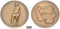 M E D A I L L E N,Drittes Reich Bronzemedaille 1935 (F. Krischker). Volksabstimmung im Saargebiet - Deutsch die Saar immerdar. Steiger mit Lampe/ Landkarte. Rand : BAYER. HAUPTMÜNZAMT. 36 mm. 21,88 g. In Originalschachtel.