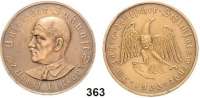 M E D A I L L E N,Personen Hitler, Adolf Bronzemedaille 1933 (Oskar Glöckler). Auf die Machtergreifung. Brustbild von vorn links. / Adler sprengt Ketten. Colbert / Hyder C-30. 36 mm. 21,07 g. Rand : BAYER. HAUPTMÜNZAMT.