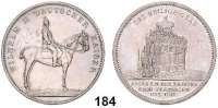 Deutsche Münzen und Medaillen,Preußen, Königreich Wilhelm II. 1888 - 1918 Silbermedaille 1898 (unsigniert).  Auf seine Reise nach Jerusalem.  Der Kaiser zu Pferd rechts in Tropenuniform. /  Das Heilige Grab.  Rand : ~+~ EINE ~+~ GEDENKMÜNZE.  33,5 mm.  17,35 g.   Marienburg 7131.