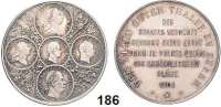 Deutsche Münzen und Medaillen,Preußen, Königreich Wilhelm II. 1888 - 1918 Silbermedaille 1904 (unsigniert).  Fünf Medaillons mit den Köpfen der letzten preußischen Könige mit Talerprägung. // DES/STAATES VERNUNFT/BEDROHT DEINE ZUNFT/DOCH IN VOLKES GEMÜT/DIR ANHÄNGLICHKEIT/BLÜHT/1904, Umschrift: DEM ALTEN GUTEN THALER ZU EHREN.  Rand : 950 SILBER.  33 mm. 15,01 g. Marienburg 7211.
