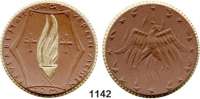 P O R Z E L L A N M Ü N Z E N,SPENDENMÜNZEN VON VERBÄNDEN UND VEREINEN Meissen 20 Mark o.J. (1921) braun, Rand und Urne mit Flamme gold.  Gipsform.  Feuerbestattungsverein.