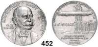 M E D A I L L E N,Luftfahrt - Raumfahrt Luftschiffahrt Aluminiummedaille 1908 (Wernstein, geprägt aus den Resten des Luftschiffs Z 4). Auf das LZ 4-Unglück bei Echterdingen. Brustbild des Grafen n. h. r. / Zeppelin vor dem Straßburger Münster. 28 mm. 3,05 g. Kaiser 303.3. Vgl. Slg. Joos a.178/179.