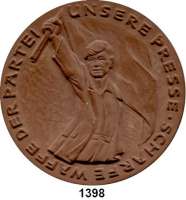 MEDAILLEN AUS PORZELLAN,Staatliche Porzellan-Manufaktur MEISSEN Zwickau 1960 braun (81 mm).  Ehrengabe der Freien Presse.  W. 3470.1.0.  Im Etui.