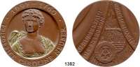 MEDAILLEN AUS PORZELLAN,Staatliche Porzellan-Manufaktur MEISSEN Reichenbach / Vogtland 1978 braun, Gewand gold (62 mm).  Geburtsstadt der Neuberin.  W. 6406.?.  Im Etui.