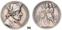 Deutsche Münzen und Medaillen,Preußen, Königreich Friedrich II. der Große 1740 - 1786 Silbermedaille 1912 (K. Goetz).  Zu seinem 200. Geburtstag.  Brustbild rechts. / Links marschierende Soldaten.  Rand: BAYER. HAUPTMÜNZAMT· FEINSILBER.   37 mm.  19,33 g.  Heidemann 686.  Kienast 12.