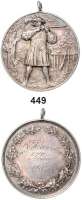 M E D A I L L E N,Schützen Varia Silbermedaille1913 (Oertel, Berlin). Stehender Schütze in historischer Kleidung. / Lorbeerkranz mit Gravur im Feld : Sch.-V. Hohenzollern König 1913. 35,5 mm. 16,74 g.