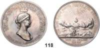 Deutsche Münzen und Medaillen,Preußen, Königreich Friedrich Wilhelm III. 1797 - 1840 Silbermedaille 1810 (Loos, König und Hoffmann).  Zum Begräbnis von Königin Luise.  Deren Brustbild rechts, darüber Krone. /  Strahlender Name des Herrn über schwebender Krone, darunter Felsblock mit preußischem Adler in Landschaft.  39 mm.  18,69 g.  Sommer A 145.  Marienburg 3900.