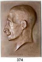 M E D A I L L E N,Personen Löns, Hermann (*1866 Kulm, +1914 Loivre) Einseitige Bronzegußplakette o.J. (E.F. = E. Fricke). Kopf nach links. 158 x 115 mm. 359,5 g.