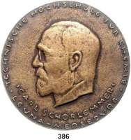 M E D A I L L E N,Personen Schorlemmer, Carl Bronzegußmedaille 1954. (GL). Technische Hochschule für Chemie Leuna-Merseburg. Kopf nach links. / Ansicht der Stadt Merseburg mit Dom und Schloß. 88 mm. 180,3 g. Im Originaletui.