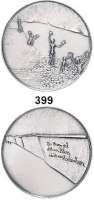 M E D A I L L E N,Städte Berlin Silbermedaille 2009 (Natalie Tekampe). Auf den Fall der Berliner Mauer. Menschen, die eine imaginäre Mauer mit weit ausgebreiteten Armen und übergroßen Händen abtasten. / Mauer mit Text. Punze im Feld
