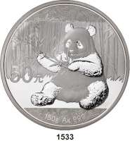 AUSLÄNDISCHE MÜNZEN,China Volksrepublik seit 1949 50 Yuan 2017 (Silber, 150g.). Sitzender Panda beim Essen.  Im Originaletui mit Zertifikat und Umverpackung.