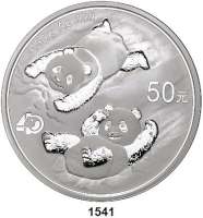 AUSLÄNDISCHE MÜNZEN,China Volksrepublik seit 1949 50 Yuan 2022 (Silber, 150g.).  Panda im Schnee.  Im Originaletui mit Zertifikat und Umverpackung.