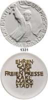 MEDAILLEN AUS PORZELLAN,Staatliche Porzellan-Manufaktur MEISSEN Karl-Marx-Stadt (jetzt wieder Chemnitz) 1963/69 weiß, Schrift der Rs. gold (86 mm).  