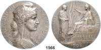 AUSLÄNDISCHE MÜNZEN,Frankreich 3. Republik 1870 - 1940 Silbermedaille Chambre des Députés (Abgeordnetenkammer) 1906.  Medailleur Frédéric Vernon (1858-1912).  Marianne nach rechts. /  Name des Abgeordneten Frédéric Hugues (1858-1931) für das Département Aisne.  50 mm.  63,42 g.