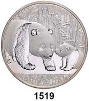 AUSLÄNDISCHE MÜNZEN,China Volksrepublik seit 1949 10 Yuan 2011 (Silberunze).  Panda mit Jungtier.  Schön 1802.  KM 1980.  In Kapsel.