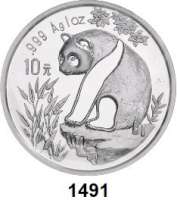 AUSLÄNDISCHE MÜNZEN,China Volksrepublik seit 1949 10 Yuan 1993 (Silberunze).  Panda auf Felsen.  Kleine Jahreszahl.  Schön 522.  KM 485.  In Kapsel  Verschweißt.