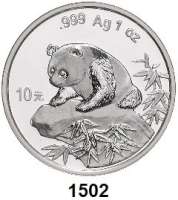 AUSLÄNDISCHE MÜNZEN,China Volksrepublik seit 1949 10 Yuan 1999 (Silberunze).  Panda auf Felsvorsprung.  Enge Jahreszahl.   Schön 1175.  KM 1216.   In Kapsel.