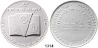 MEDAILLEN AUS PORZELLAN,Staatliche Porzellan-Manufaktur MEISSEN Dresden 1987 weiß (102 mm).  Hochschule für Verkehrswesen - Wissenschaftspreis der Sektion militärisches Transport- und Nachrichtenwesen.  Auflage 200 Exemplare.  W. 8184.2.0.  Im Etui.