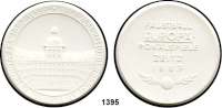 MEDAILLEN AUS PORZELLAN,Staatliche Porzellan-Manufaktur MEISSEN Zeitz 1967 weiß (65 mm).  Faustball Europa-Pokalspiele Zeitz 1967.  W. 4470.2.0.