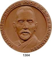 MEDAILLEN AUS PORZELLAN,Staatliche Porzellan-Manufaktur MEISSEN Dresden 1956/61/65 braun (108 mm).  Technische Hochschule - Nationalpreisträger Prof. Dr. Dr. h.c. Barkhausen.  W. 3144.1.0.  Gesamtauflage 155 Exemplare.