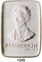 MEDAILLEN AUS PORZELLAN,Staatliche Porzellan-Manufaktur MEISSEN Leipzig 1970 weiß, Randstab der Vs. gold (117 x 84 mm).  Rat der Stadt - K. Liebknecht.  W. 5295.2.1.3.