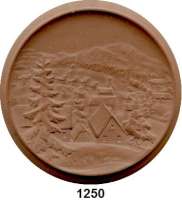 MEDAILLEN AUS PORZELLAN,Staatliche Porzellan-Manufaktur MEISSEN Bärenfels o.J.(1948) braun (110 mm).  Rat der Gemeinde - Ehrengabe.  W. 3015.1.0.  Auflage 100 Exemplare.
