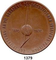 MEDAILLEN AUS PORZELLAN,Staatliche Porzellan-Manufaktur MEISSEN Potsdam 1970 braun (63 mm).  DAW - Zentralinstitut Physik der Erde - Zur Erinnerung an die Gründung des geodätischen Instituts.  W. 5388.1.0.