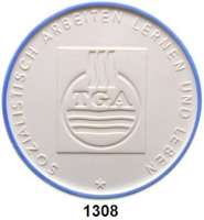 MEDAILLEN AUS PORZELLAN,Staatliche Porzellan-Manufaktur MEISSEN Dresden 1972/76 weiß, Randstab der Vs. blau (62 mm).  VEB Technische Gebäudeausrüstung - Dank und Anerkennung.  W. 5178/6155.2.6.3.