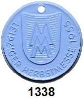 MEDAILLEN AUS PORZELLAN,Staatliche Porzellan-Manufaktur MEISSEN Leipzig 1955 braun, weiß und blaues Porzellan.  Herbstmesse.  Scheuch 1784.a, n, v.  W. 3273.  LOT. 3 Stück.