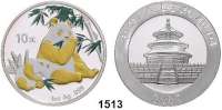 AUSLÄNDISCHE MÜNZEN,China Volksrepublik seit 1949 10 Yuan 2007 (Silberunze, Farbmünze mit Teilvergoldung).  Panda mit Jungtier  beim Verzehr von Bambus.  Schön 1548.  KM 1706.  In Kapsel.