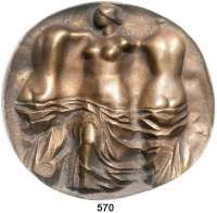 M E D A I L L E N,Erotika Bronzegußmedaille o.J. (Sign. A). Drei Grazien. / FORMA BONUM FRAGILE EST. 88 x 82 mm. 333,8 g.