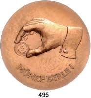 M E D A I L L E N,Numismatik Tombakmedaille o.J. der MÜNZE BERLIN. Hand hält 5 DM-Münze. 60 mm. 95,34 g.